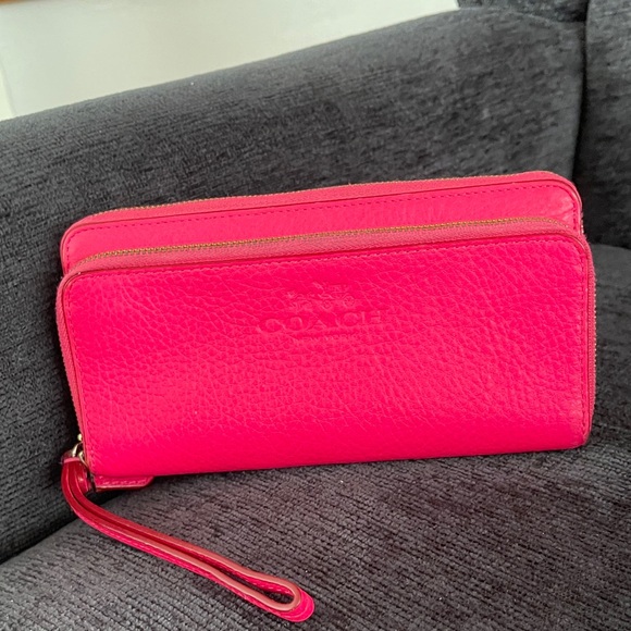 Coach Handbags - Coach Fuchsia Leather Wristlet